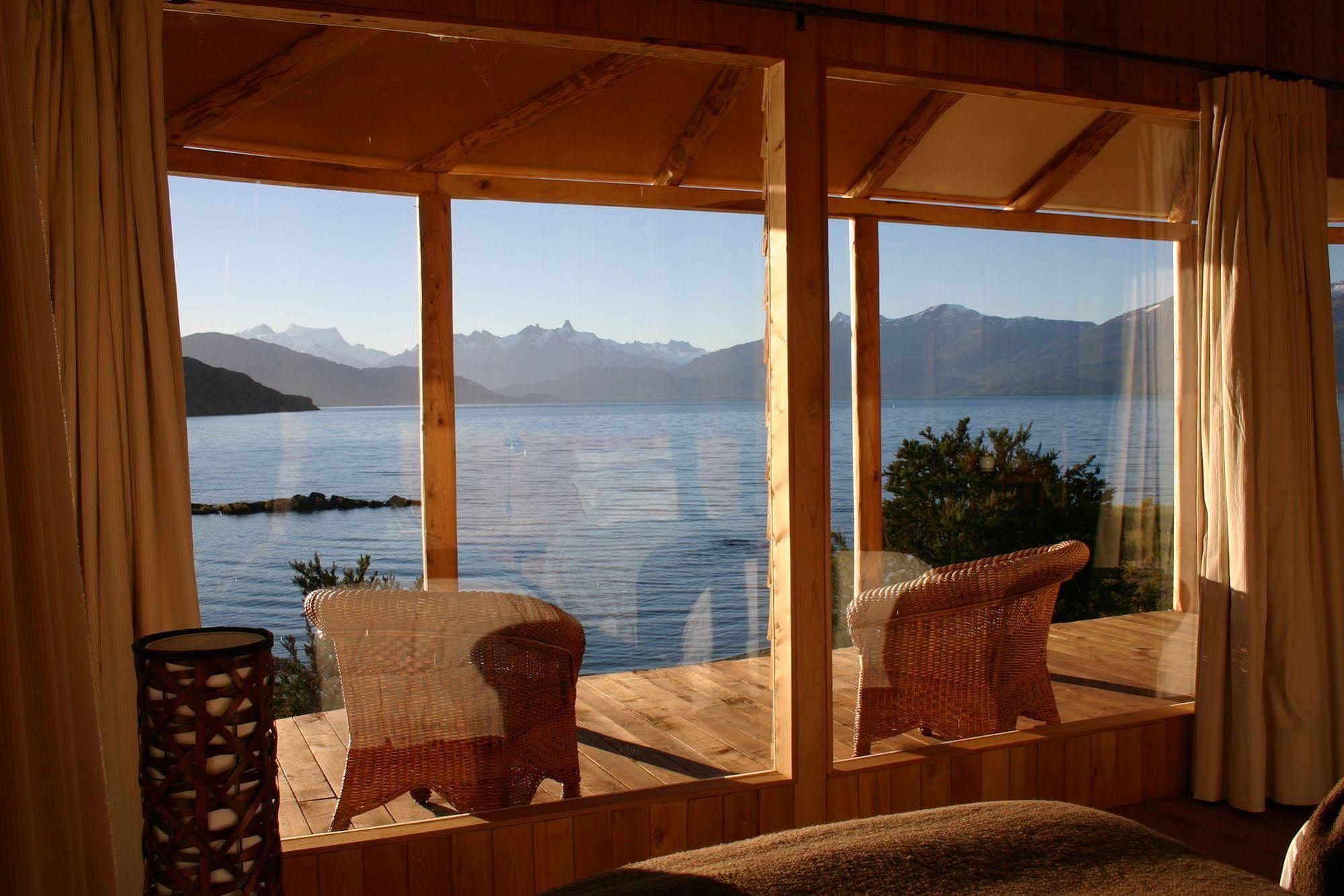 Lodge El Mirador De Guadal Puerto Guadal Esterno foto
